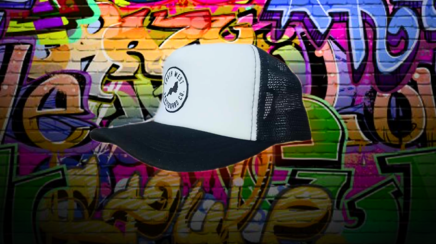 Black/white trucker hat