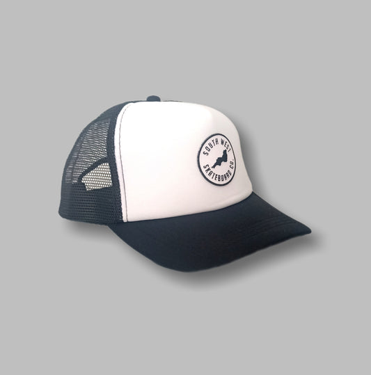 Black/white trucker hat